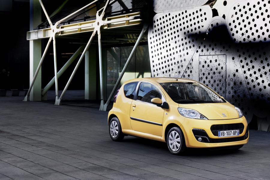  Peugeot 107 3-Door 2012 года  (фото 4 из 9)